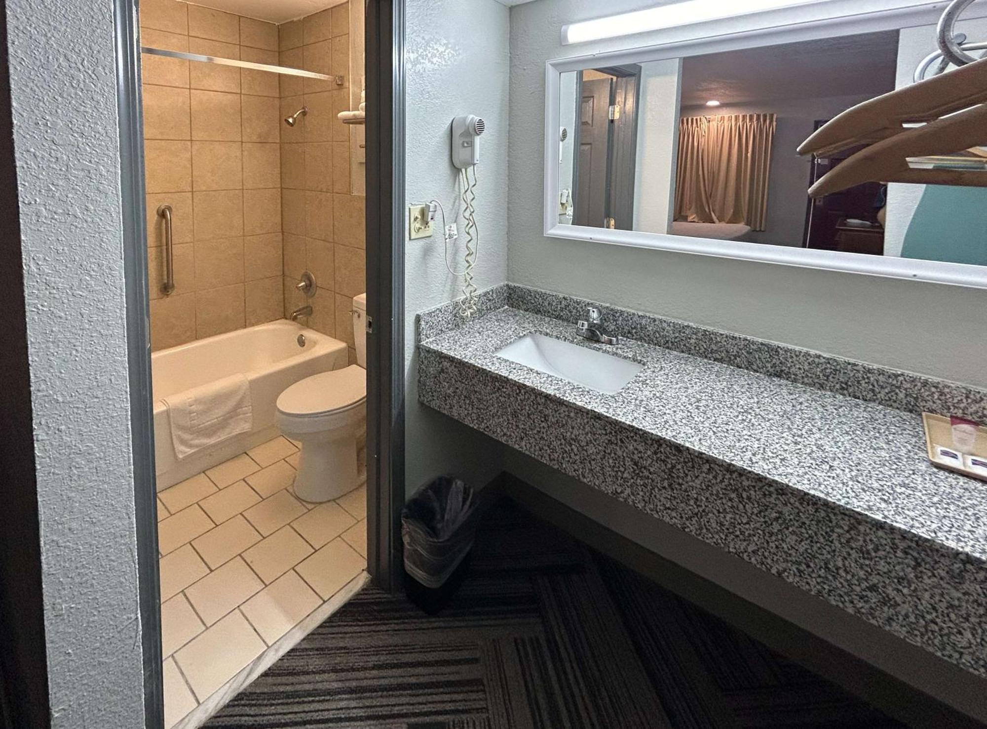Motel 6 Ada Ok מראה חיצוני תמונה